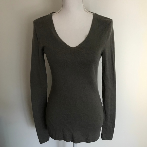 Banana Republic Long Sleeve Tops - Medium - Picture 3 of 5